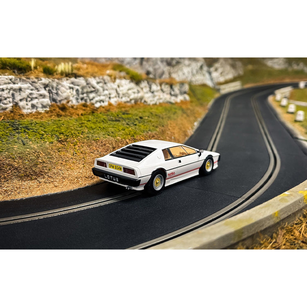SCALEXTRIC 1/32 JAMES BOND LOTUS ESPRIT TURBO WHITE - FOR YOUR EYES ONLY SLOT CAR