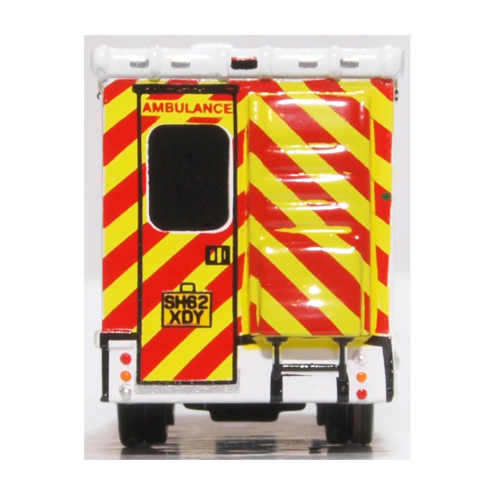 OXFORD 1/148 MERCEDES AMBULANCE - SCOTTISH AMBULANCE SERVICE