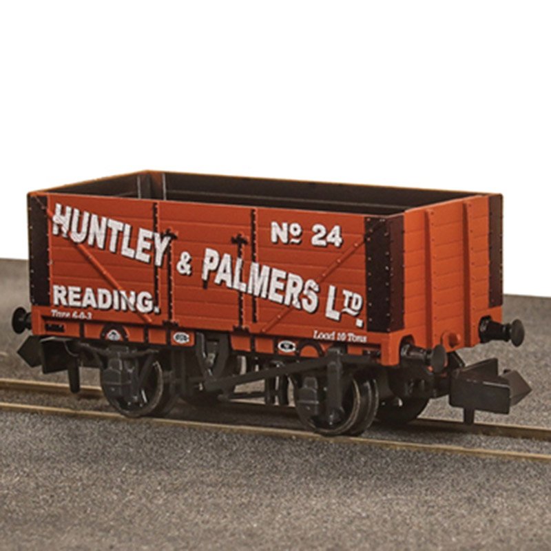 PECO N 9FT 7-PLANK OPEN WAGON ‘HUNTLEY & PALMERS NO.24’