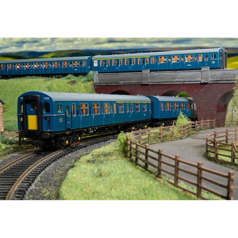 HORNBY BR CLASS 423 - 4 VEP TRAIN PACK
