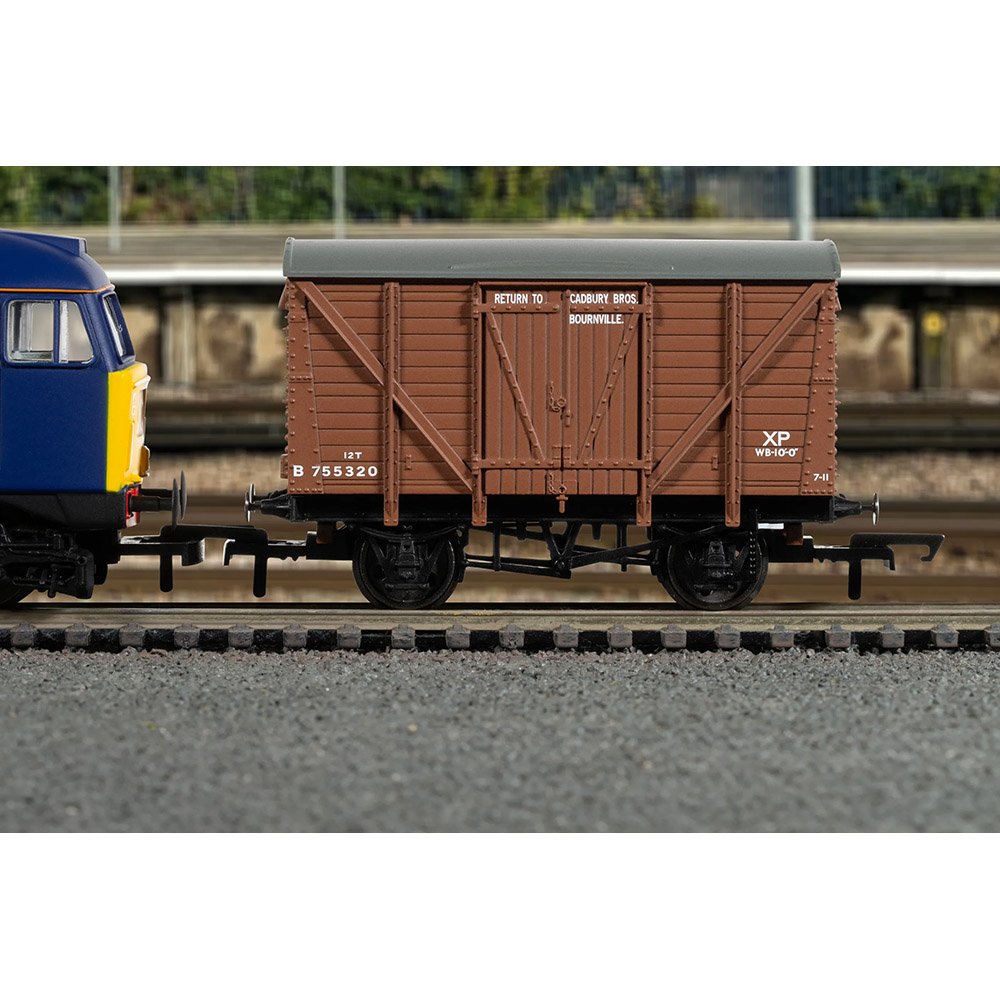 HORNBY BR EX SR BOX VAN CADBURY B755320