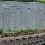 HORNBY HIGH LEVEL ARCHED RETAINING WALLS X 2 (ENGINEERS BLUE BRICK)